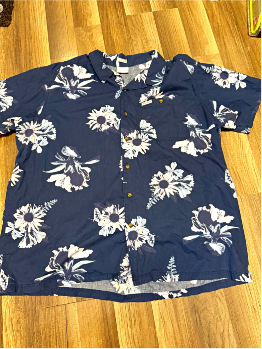 Columbia PFG Men's XL Blue/White Floral Short Sleeve Button-Up Pocket Shirt